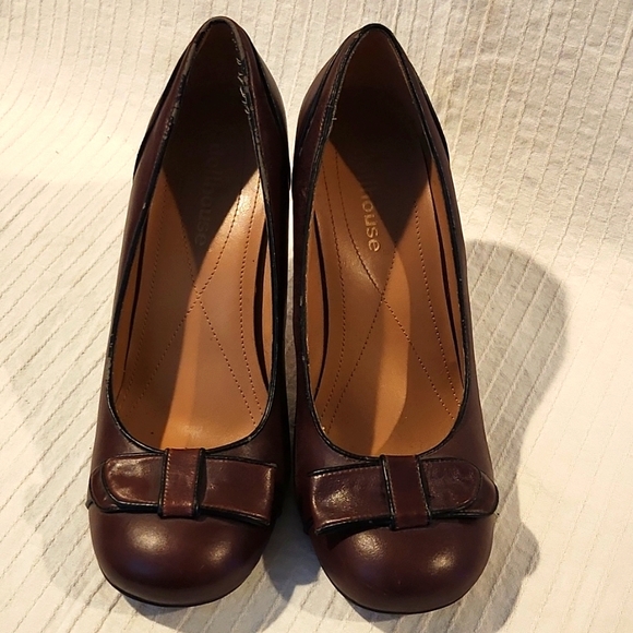 Adorable Dollhouse Pumps Size 9 - Picture 2 of 5